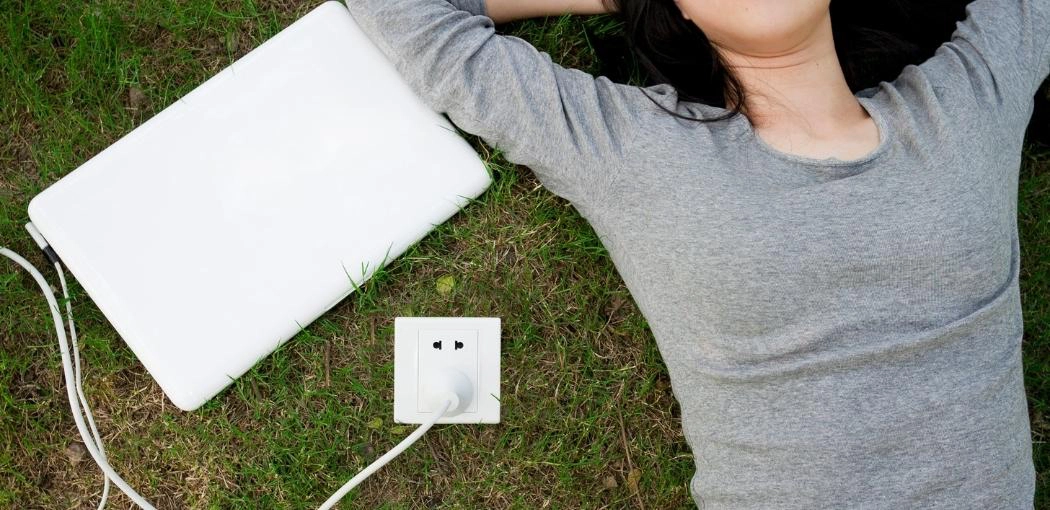 How many watts does a 17 inch laptop use?