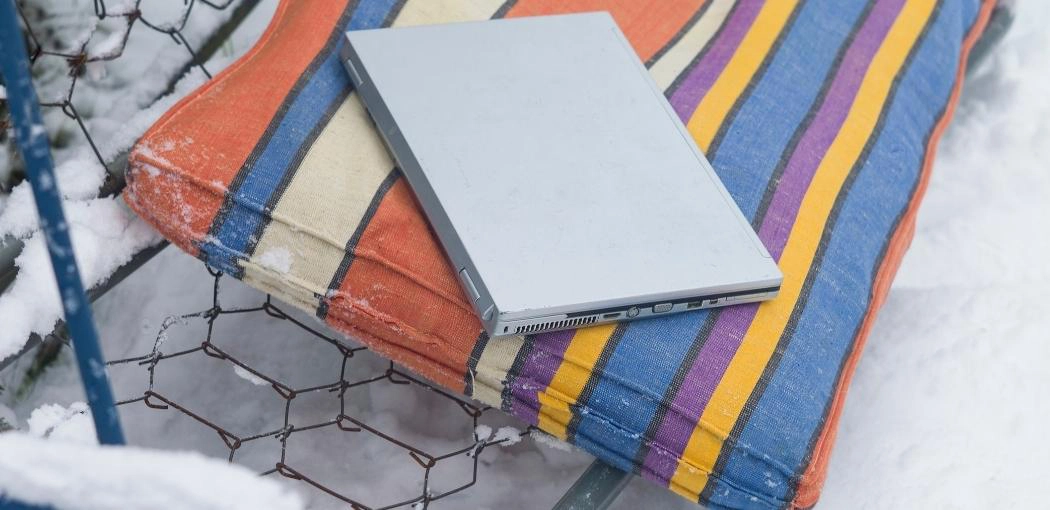 How to protect a laptop from cold weather