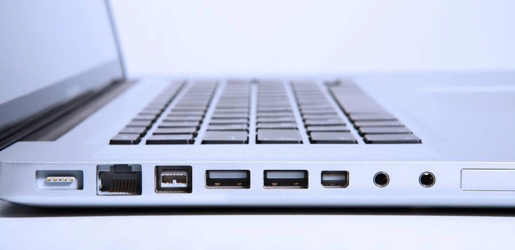 How to Clean a Laptop Charging Port in 3 steps: Ultimate Guide