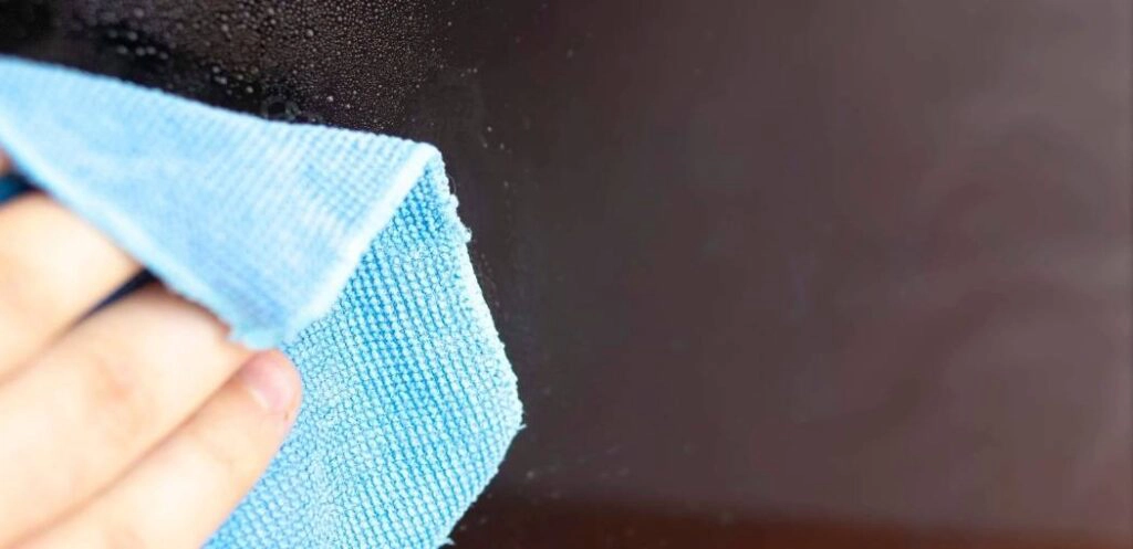 How to clean charging port without compressed air