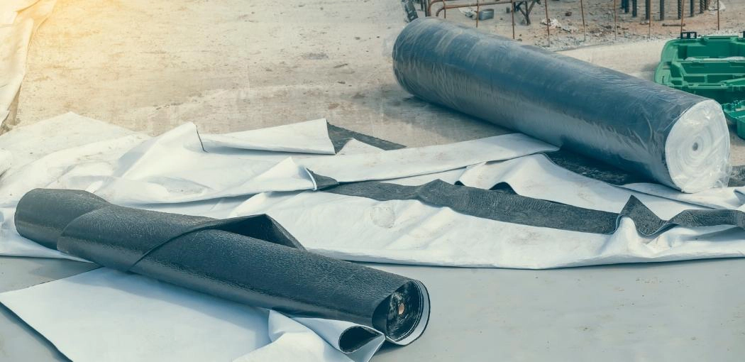 How to Use a Laptop in a Pool: 2022 Definitive Guide | How to Use a Laptop in a Pool How to Use a Laptop in a Poo: Use Pvc liner to cover your laptop