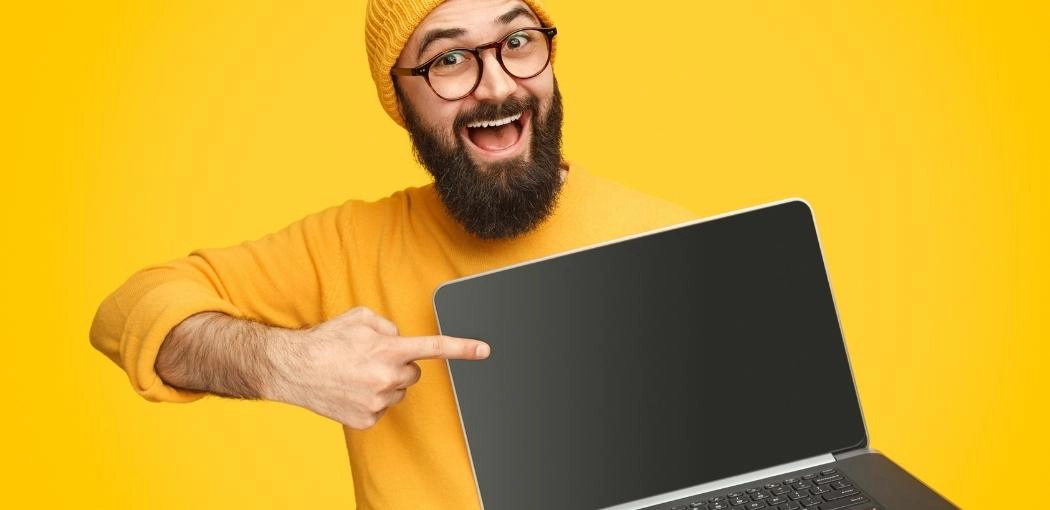 Does using laptop in the dark damage your eyes? | How to protect your eyes when using a laptop in the dark: Use a screen protector