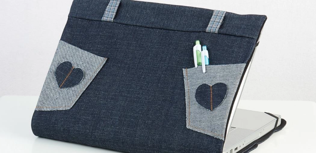 How to Use a Laptop in a Pool: 2022 Definitive Guide | How to Use a Laptop in a Pool Use a waterproof laptop cover