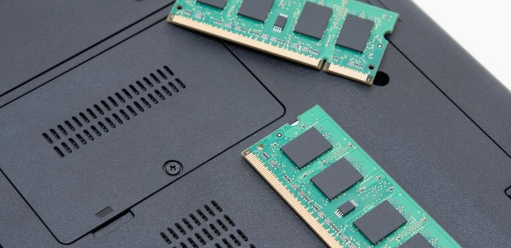 How to Clean a Laptop Memory