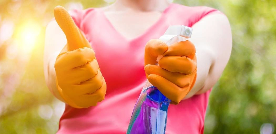 Is alcohol good for cleaning laptop?