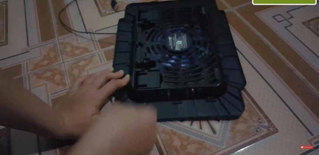 How to Clean a Laptop Cooling Pad | Step three: Clean the cooling fins