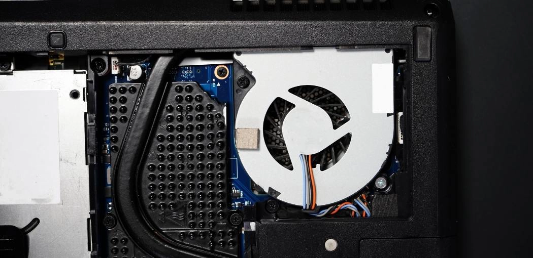 Step three: Use compressed air to clean out all dust & dirt from the heatsink